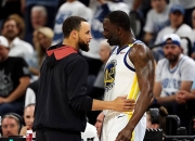 格林三巨头联手，库里得分突破，命运悬念冲击季后赛！的简单介绍