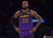 格林复出首战，詹姆斯状态火爆，逆转取胜成为焦点！