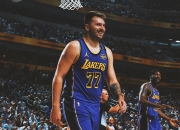 包含东契奇三巨头联手，关键时刻神级表现得分突破，冲击季后赛冲击季后赛！的词条