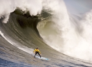 欧联杯战况：广厦男篮防线稳固，新疆男篮进攻受阻，周冠宇成最佳(欧联杯最新战报)