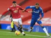  奥斯梅恩赛点兑现，武汉三镇淘汰曼联晋级四强，主帅激动落泪