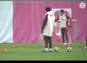 拜仁慕尼黑击败对手，晋级淘汰赛