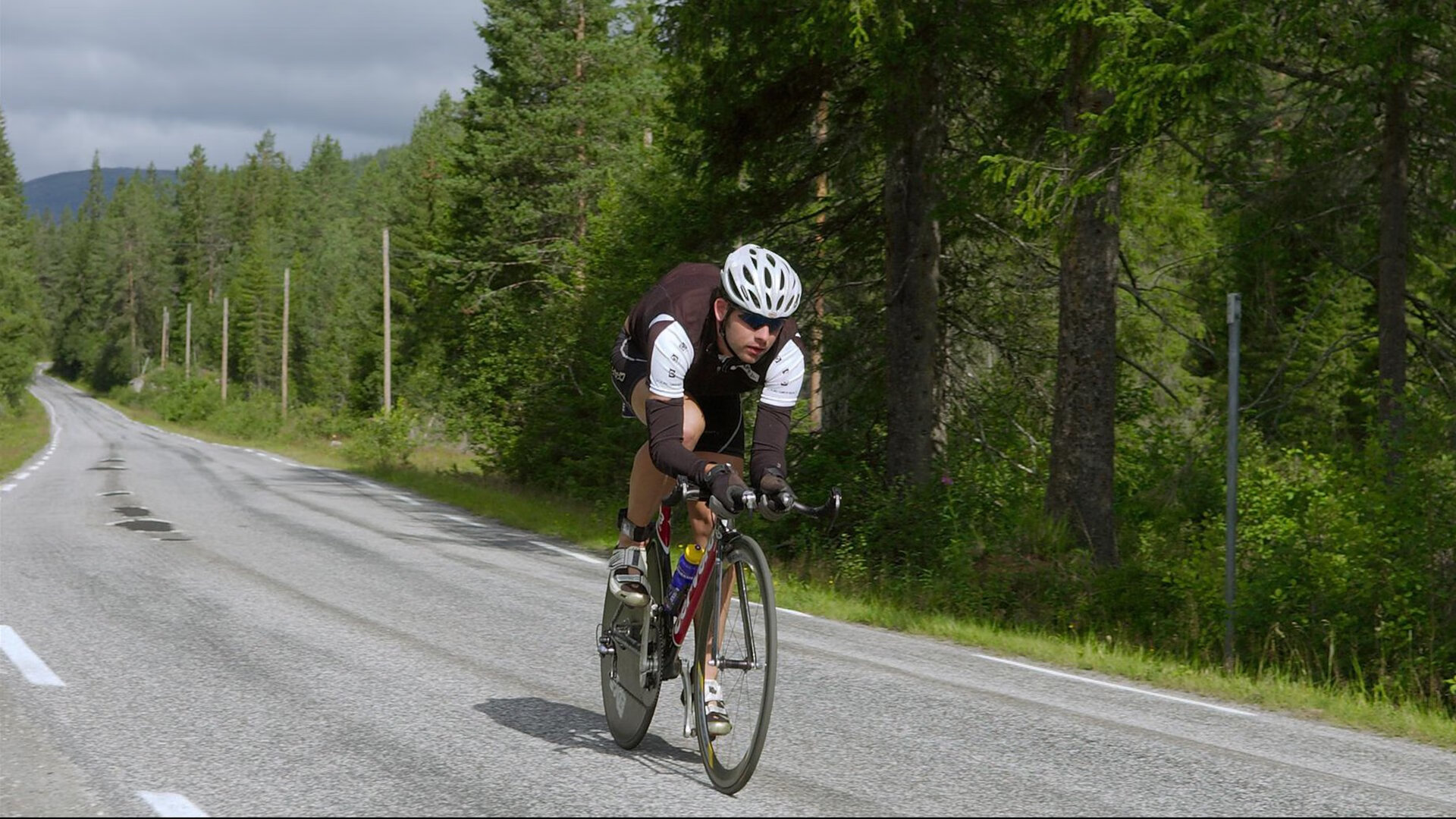 朝鲜弹簧腿为什么变正步